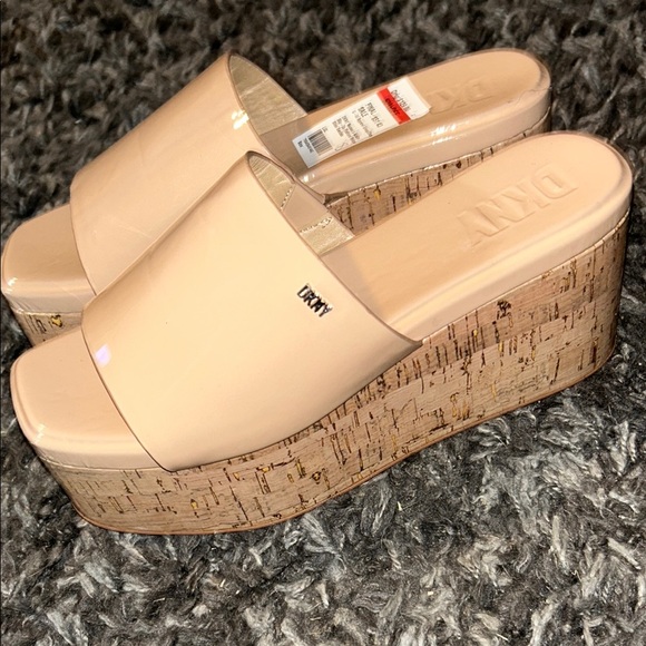 NWT-DKNY Women's Nude Platform Slides - Picture 3 of 6
